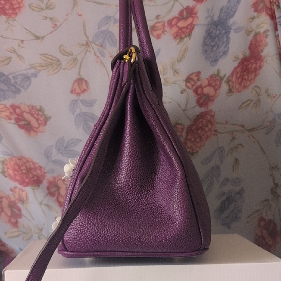 Unique “Wirkin’ satchel with stylish details